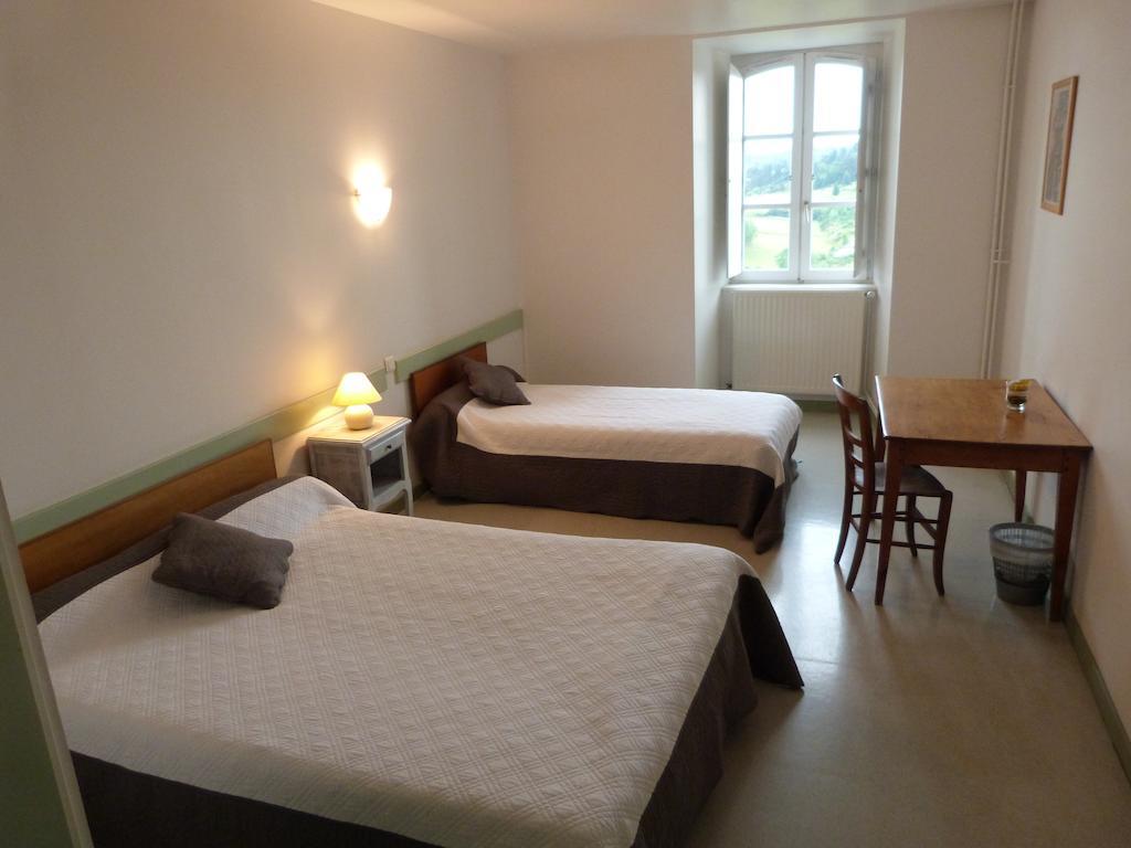 Hotel-Restaurant Les Planchettes Saint-Flour  Room photo